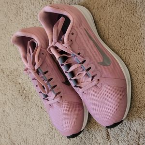 Girl's Nike Sneakers